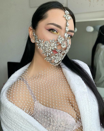 Sparkling Rhinestone Face Mask - Stylish and Glamorous Accessory.