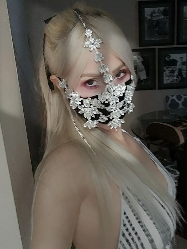 Sparkling Rhinestone Face Mask - Stylish and Glamorous Accessory.